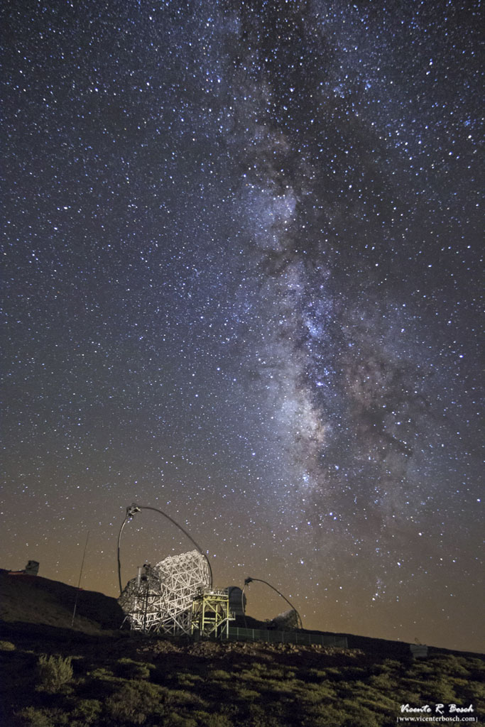 Vía Láctea y Magic Telescope en La Palma