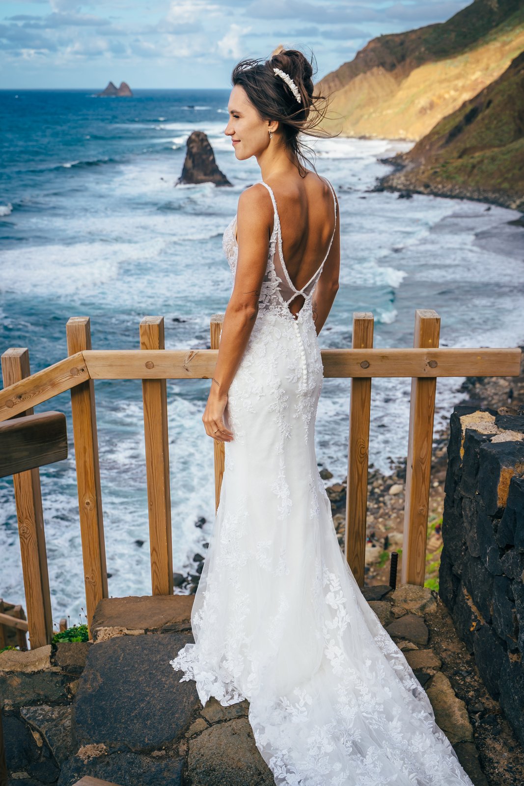 Postboda en Tenerife: Irina y David en Almáciga 1 Postboda en Tenerife: Irina y David en el mirador de madera sobre el Atlántico en Almáciga